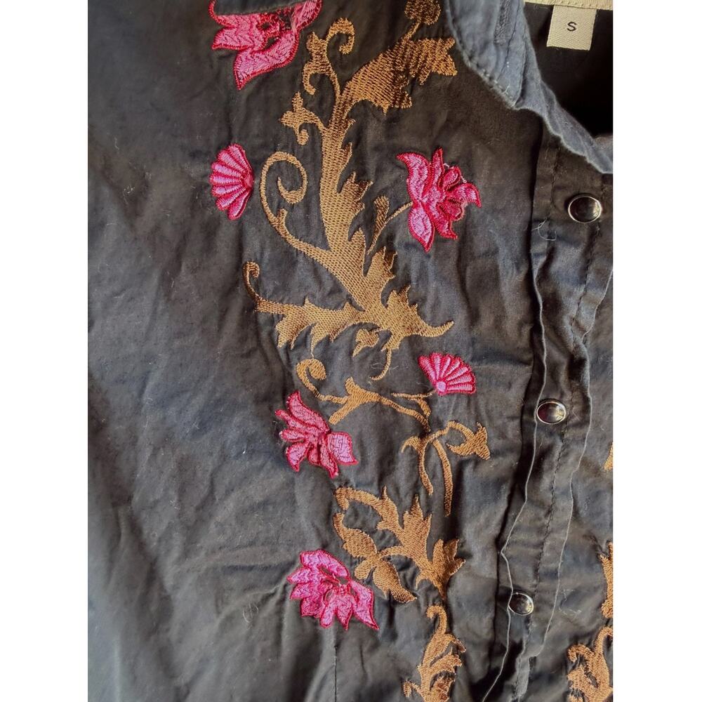 Sherry Cervi Women’s Western Floral Embroidered Button-Up Shirt Black Rodeo S - Picture 3 of 14